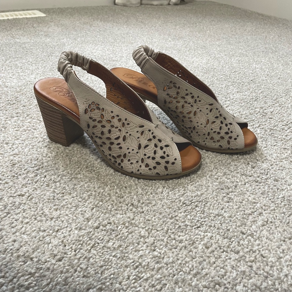Like new Biza heeled sandals size 37